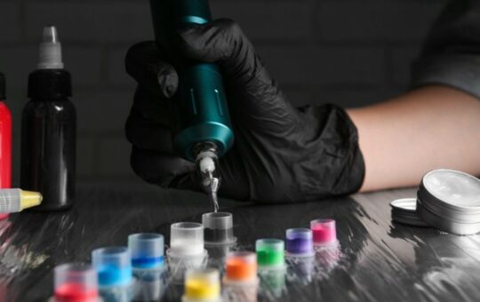 How Better Needle Cleaning Can Make Multi-Color Tattoo Sessions More Efficient